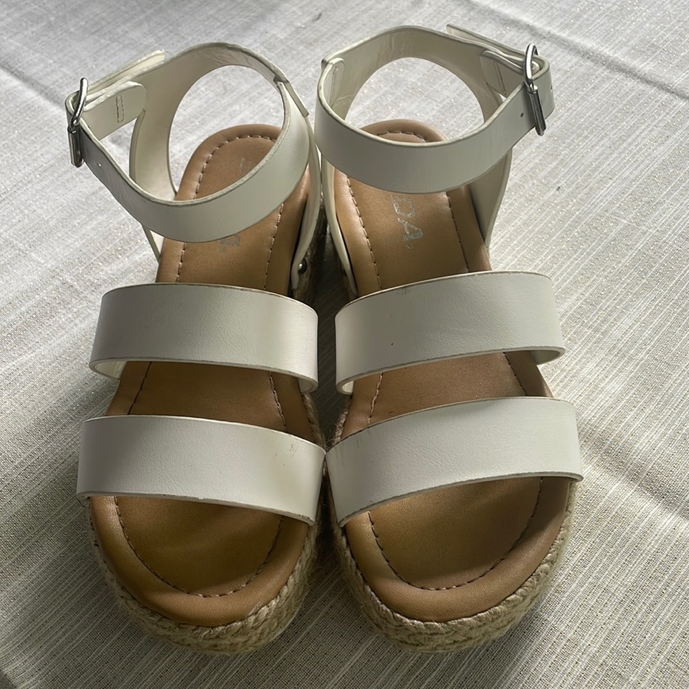 Little girls gently used white flatforms size 1